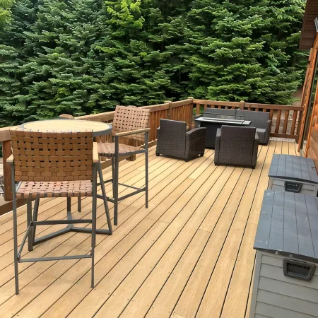 Beautiful, newly renovated log lakefront home, 3BD, 2 BA, high speed WiFi