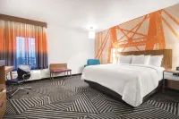 La Quinta Inn & Suites by Wyndham Waco Downtown - Baylor