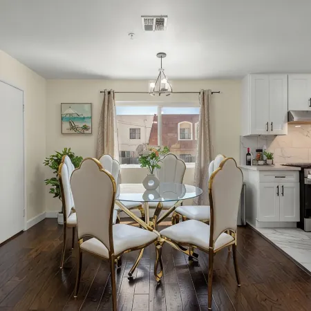 Cozy&Stylish DT Alhambra Living Walk to Starbucks, Dining &Nightlife places