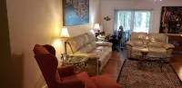 Prime Location! 2 Min to the Bay, 15 Mins to Beaches & Attractions, Pet Friendly - Homestays