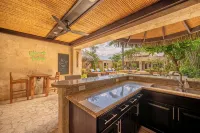 Private Luxurious Beachfront Villa with Chef, Household Staff, Concierge - Villas
