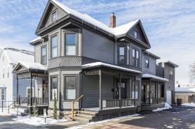 Beautiful+Modern Flat: downtown, parking, laundry