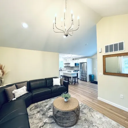 Charming Springfield Stunner: a relaxing escape in peaceful Jerome Village