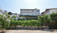 Apartments and Room Mate-Mare - Parkering