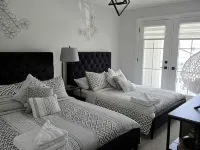 Relax house a few minutes from Port Stanley beach, with hot tub and game room Hotels in Central Elgin