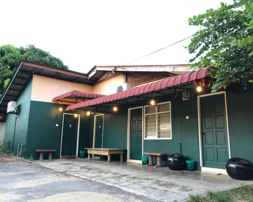 Rumah Tepi Istana Ξενοδοχεία στην πόλη Batu Buruk