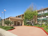 Holiday Inn Express & Suites CAMARILLO by IHG Hotels in Camarillo