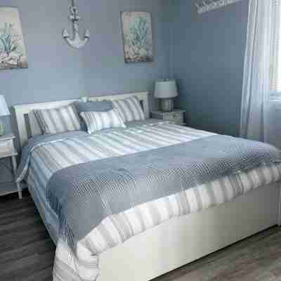 2BR Condo, Walk to Everything, WiFi, AC, Parking - Fireworks, Sleeps 6 Rooms