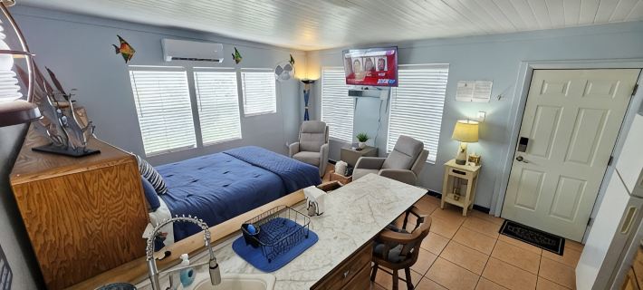 Fisherman's Get-A-Way! Cozy waterfront retreat with access to Lake Okeechobee! Hotels in Okeechobee County