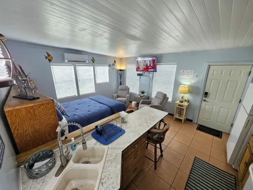 Fisherman's Get-A-Way! Cozy waterfront retreat with access to Lake Okeechobee!