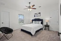 Rooftop Bliss 4br with Crib/office Space, Free parking/AC with WiFi in Mesquite - Kitchens