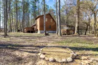 Riverside Retreat with Hot Tub, Firepit, Dog Friendly, Fireplace, Pool - Alphydda