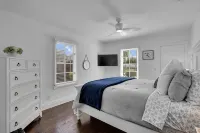 Charming Delray Beach House -Steps to Beach & Atlantic Avenue! VIP Beach Passes!