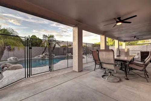 3 bdrm Glendale Home w/ Pool - Holiday bungalows