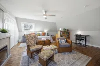 Quaint Neighborhood / Close to Beaches - Boutique