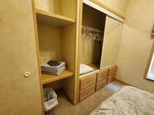 Recently Updated - Cozy Creekside Tiny Home w/ Full Kitchen; Walk to Distillery - Wi-Fi