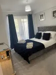 Balcony Seaview 2 bedroom luxury apartment. Coastal Retreat. 1 min walk to beach