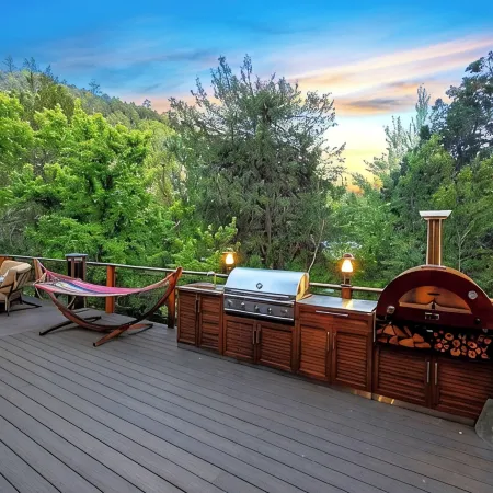 Luxury Verde River Lodge w/ Hot Tub, Pizza Oven, Game Room, Bar & Fire Pit