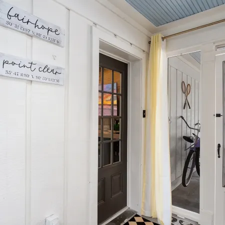 Le Hibou Blanc (A) - Fairhope: Laid-back Sophistication