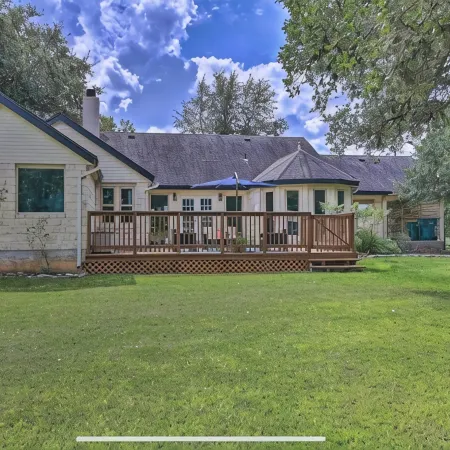 Charming 3-bedroom house with AC, WiFi. Walk to down town historic Boerne Tx