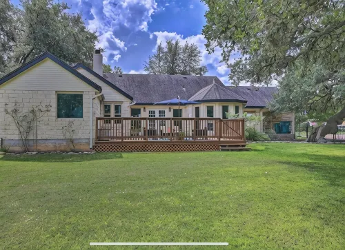 Charming 3-bedroom house with AC, WiFi. Walk to down town historic Boerne Tx