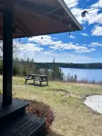 Beautiful Hilltop Waterfront cottage, private getaway, quiet lake front cottage - 무료 와이파이