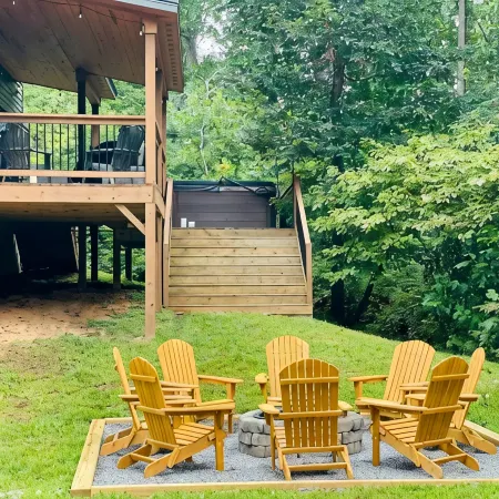 Lazy Bear - HotTub, Pet Friendly, Firepit, Game Room,Private home close to AVL.
