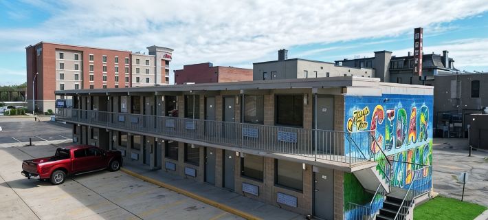 Lindell - Updated Downtown Studio - One Block From Main Street - King Bed! Hotele w: Cedar Falls