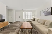 Lovely 2- Bedroom Condo located in the heart of BG