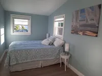 Seaside Escape just steps to Good Harbor beach in Gloucester - Homestays