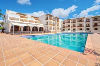 AzuLine Apartamentos Can Sanso - parking