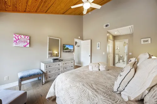 Sea Pines-Lake Forest, Stunning Lagoon View, On-Site Pool and Pickleball/Tennis -  Holiday Villas