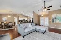 Family Fun Haven: 3 Bed/2 Bath/6 Mi to Legoland/Pet Friendly! - 3-Star