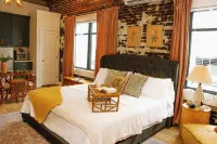 The 1935 Historical Alexander Hotel/ The Chassedi Suite
