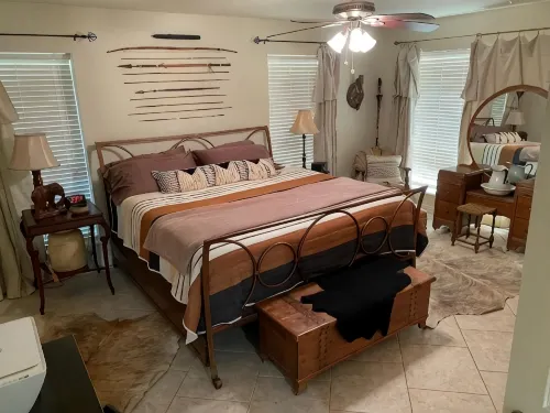 Opa's House a Tranquill Cabin on Edge of Town (Pet Friendly)