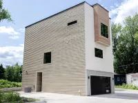 NEW CENTRAL PARK TOWNHOME w/ Golf Course view Across from Arnold's Park! Hoteles en Arnolds Park