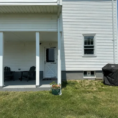 Clean & Cozy 2Bed by the Beach & Newport