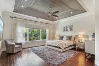 Luxurious Delray Beach Pool Home in Downtown Delray! VIP Beach Passes! - 5-Star