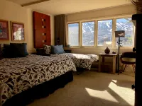 Killer Views   -&-   Highest Reviews   -&-   Great Value  -&-  6 Min to Ski hill