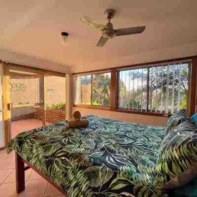 Angourie Beach House - total ocean views Rooms