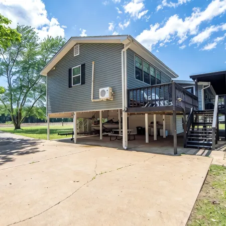 Screened Patio on Pickwick River- Boat & RV Parking, Fishing Pier- Dogs allowed