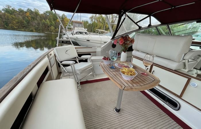 Private Yacht on Catskill Creek