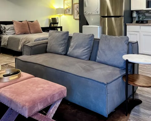 STUDIO apt.  nightly or monthly stays with washer, dryer, work space and WiFi Hotels near Cliveden