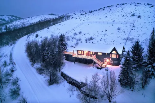 Large mountain home, incredible views, hot tub, game room, minutes from Jackson! - Wifi