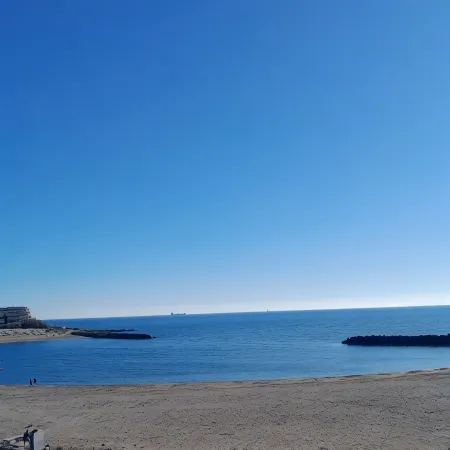 Beautiful apartment facing the sea. Balcony, plus huge terrace, very nice view.