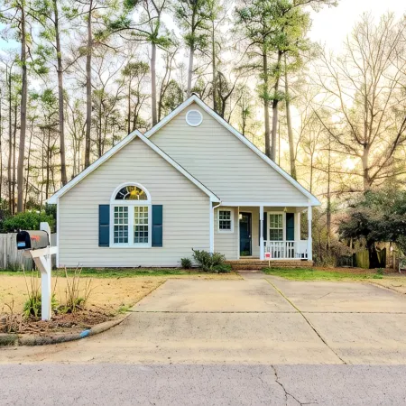 3 Bed, Jaccuzzi, Kids Essentials, Walk to Restaurant, Keurig, Grill,Ofiice,Crib,