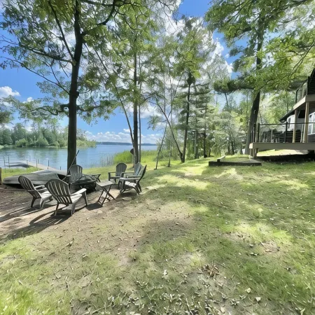 Lakefront Cabin with tons of trails!