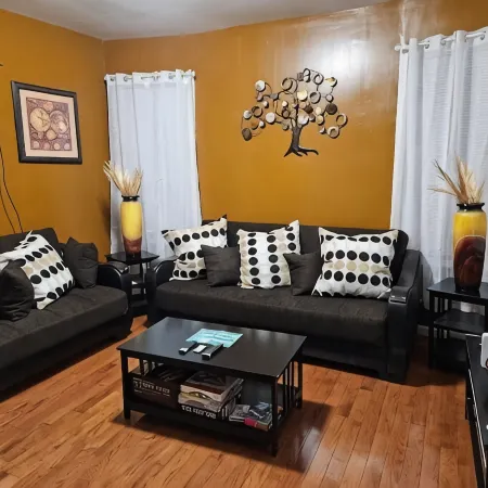 Large 3 brm 2 bth, Near EWR/NYC/Prudential Center and Penn Station