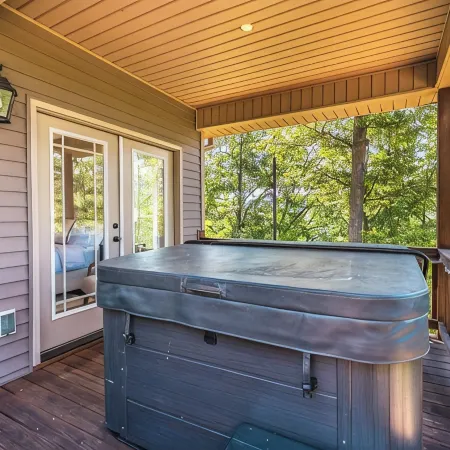 Charming 1-bedroom house w/ mountain view & close to Fontana Lake in Bryson City