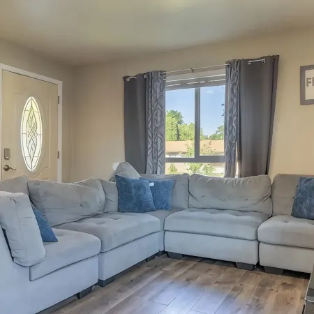 Spacious 4-bedroom house in charming Yakima with AC, WiFi